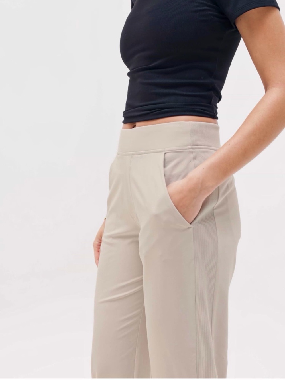 Athleta Brooklyn mid rise pants in beige sz 8